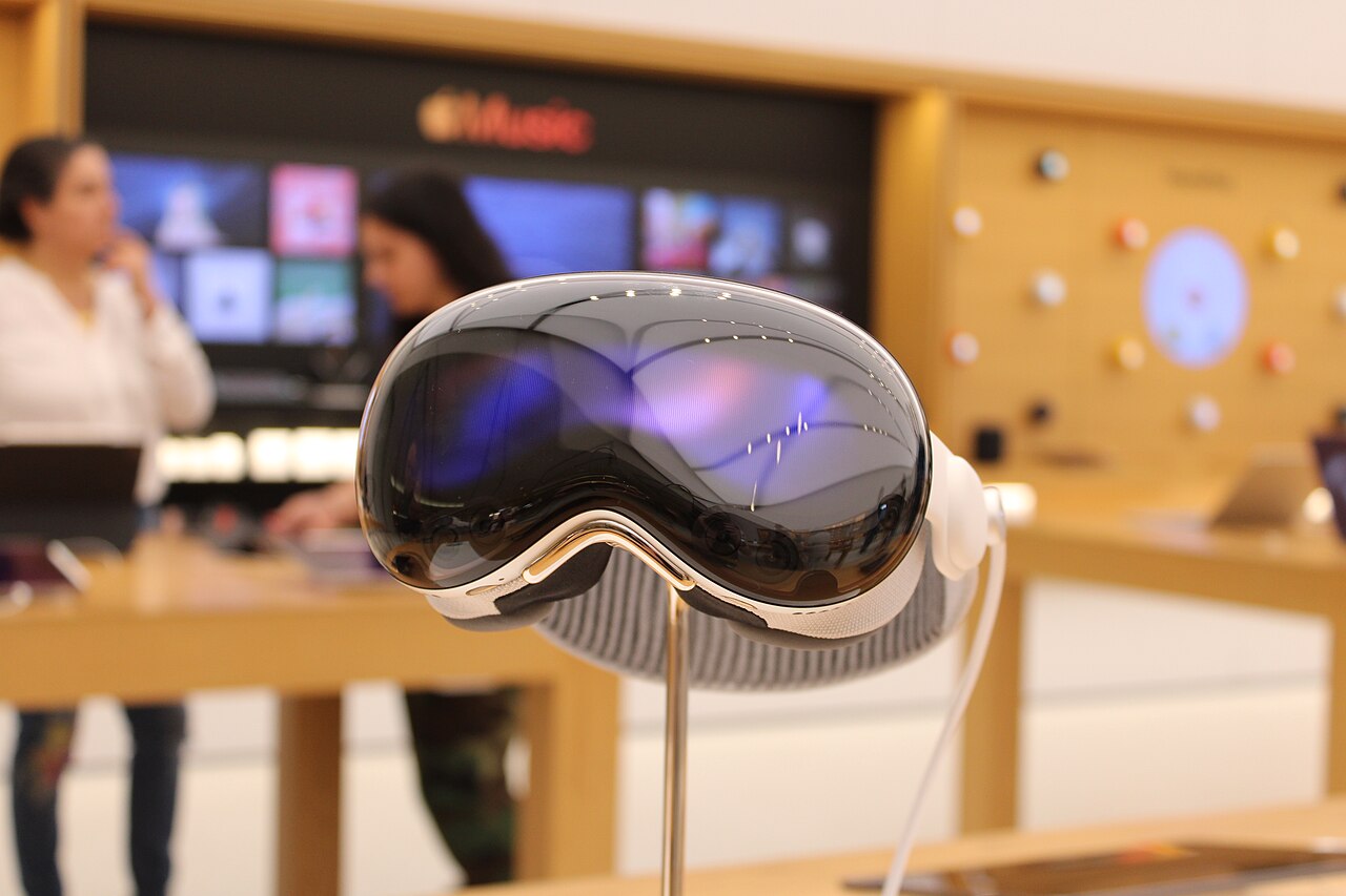 Apple Vision Pro successor N224 prototype with M5 chip