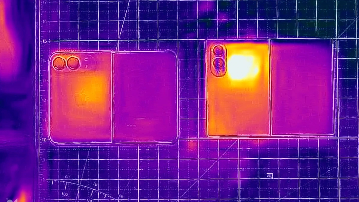 iPhone Duo thermal test comparing heat dissipation against Samsung Galaxy Z Fold 8